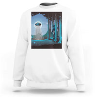 Bigfoot Hiding From Alien UFO Funny Sasquatch Sweatshirt