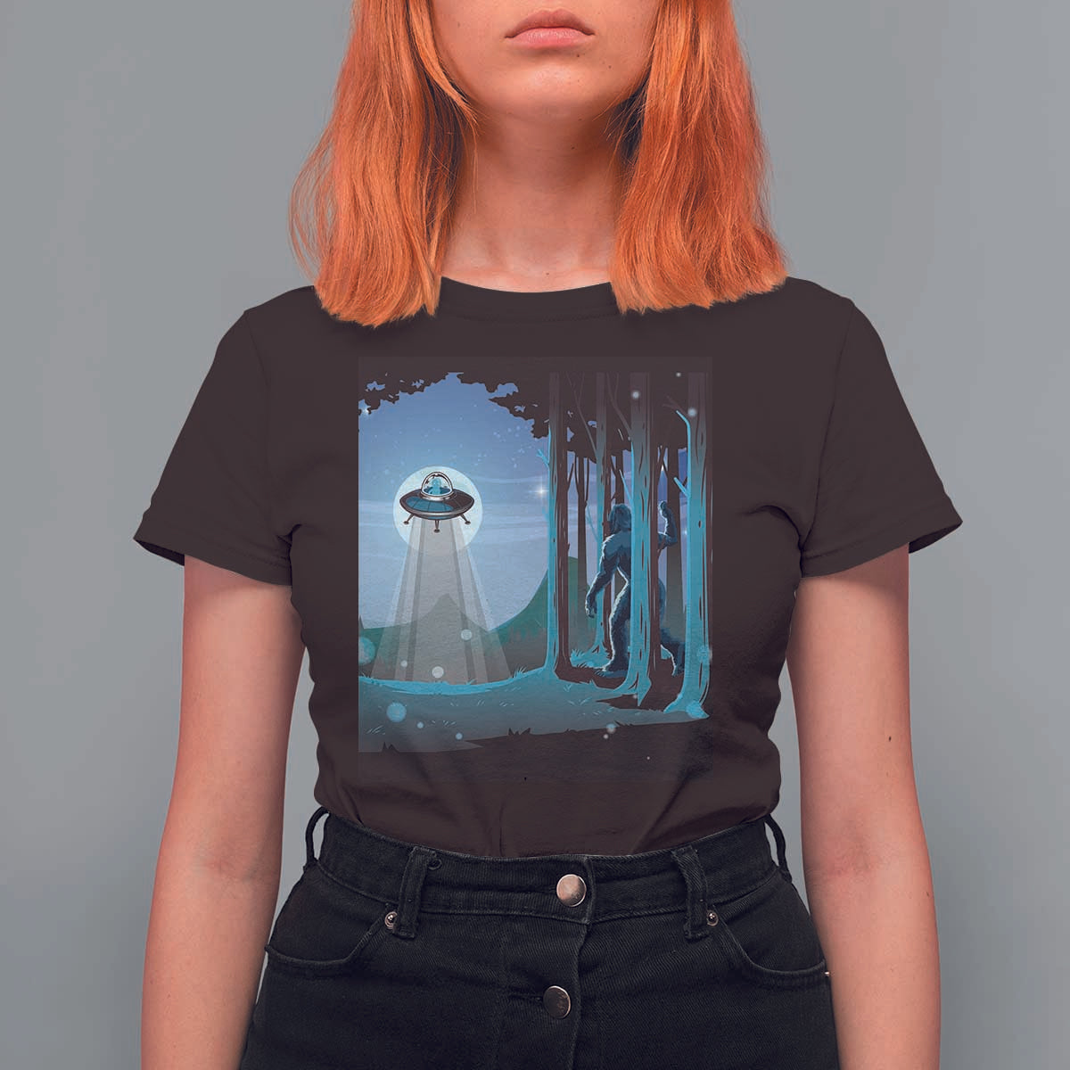 Bigfoot Hiding From Alien UFO Funny Sasquatch T Shirt For Women