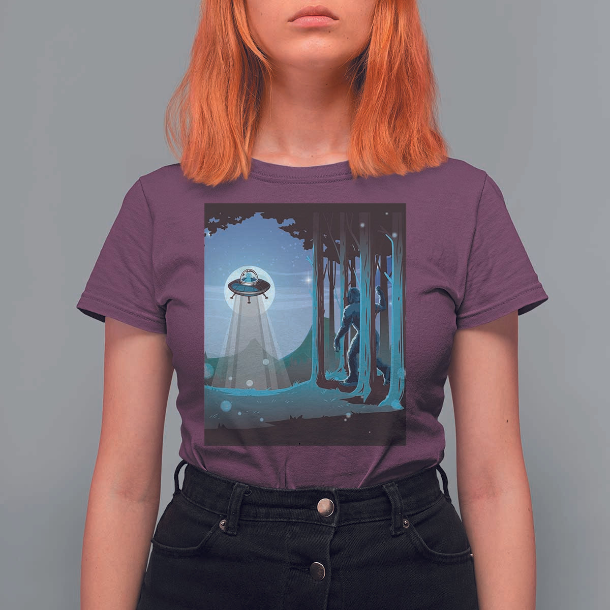 Bigfoot Hiding From Alien UFO Funny Sasquatch T Shirt For Women