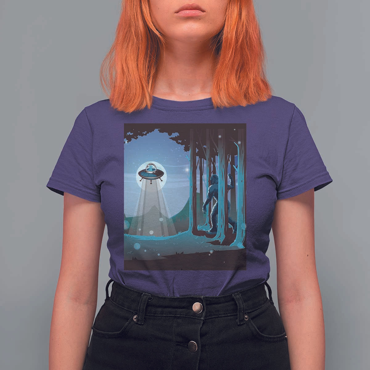 Bigfoot Hiding From Alien UFO Funny Sasquatch T Shirt For Women