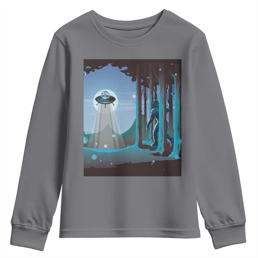 Bigfoot Hiding From Alien UFO Funny Sasquatch Youth Sweatshirt