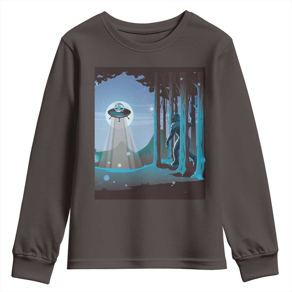 Bigfoot Hiding From Alien UFO Funny Sasquatch Youth Sweatshirt