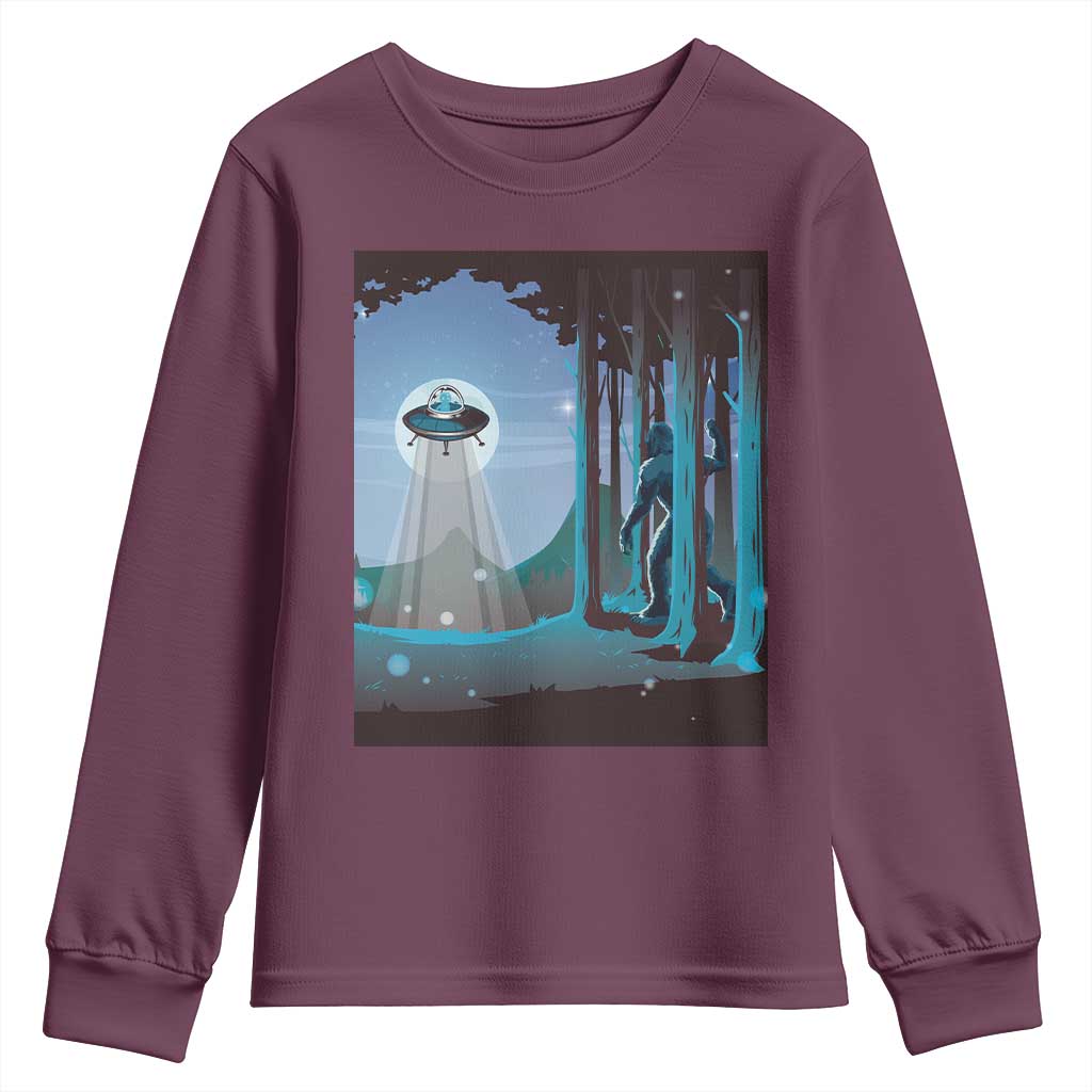 Bigfoot Hiding From Alien UFO Funny Sasquatch Youth Sweatshirt