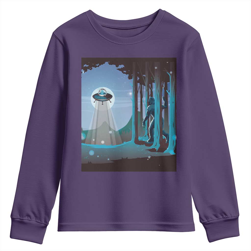 Bigfoot Hiding From Alien UFO Funny Sasquatch Youth Sweatshirt