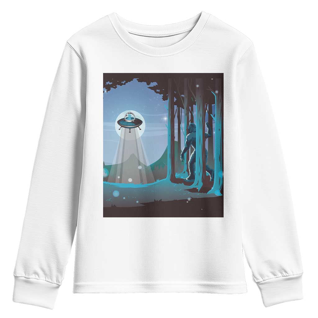 Bigfoot Hiding From Alien UFO Funny Sasquatch Youth Sweatshirt
