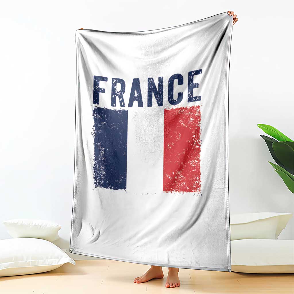 Vintage France Flag Distressed French Pride Patriotic Soccer Fan Graphic Throw Blanket