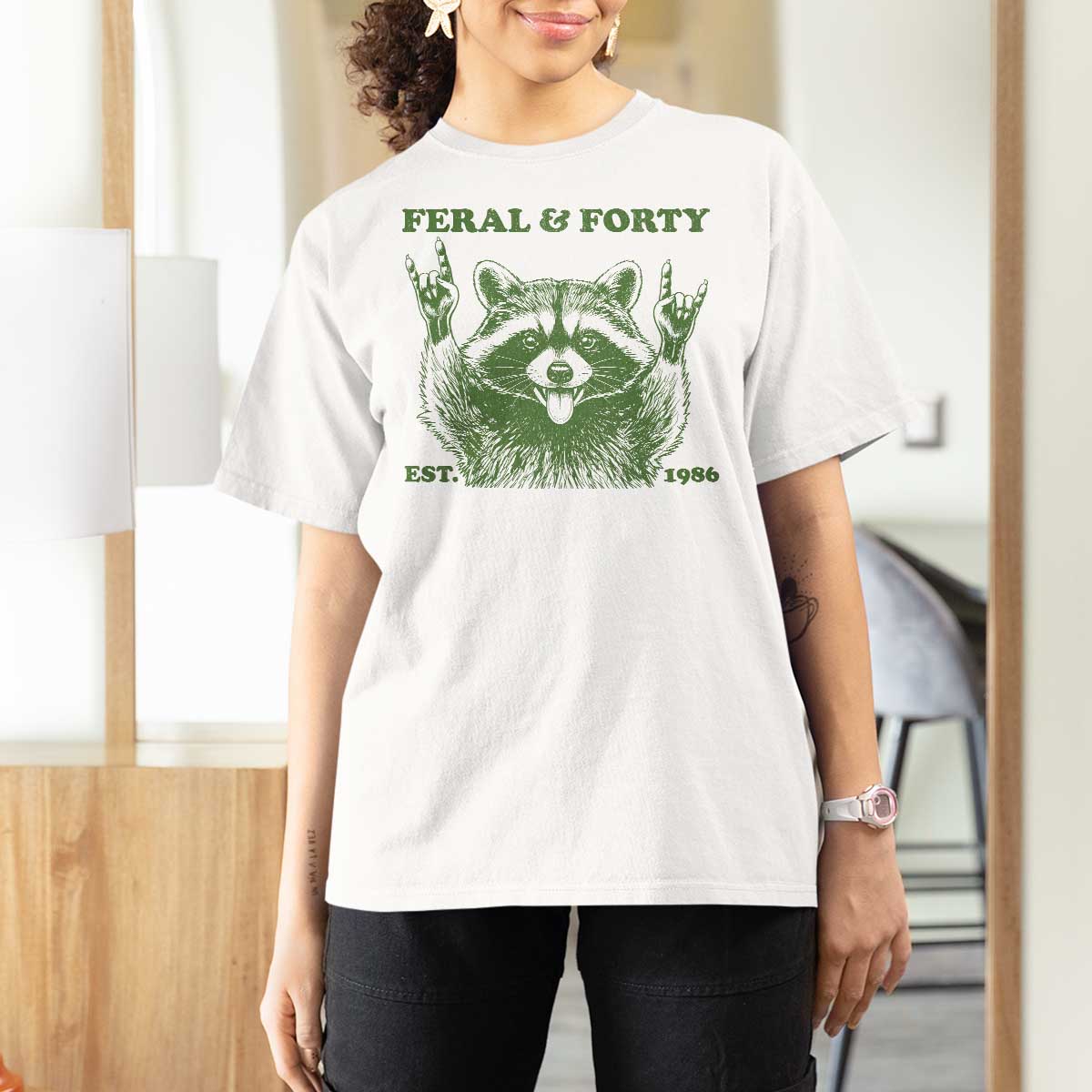 Raccoon 40th Birthday T Shirt For Women Funny Feral And Forty Vintage 1986 40 Year Old Gift