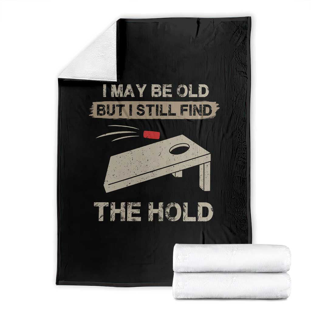 I May Be Old But I Still Find The Hole Cornhole Throw Blanket Funny Old Man Saying