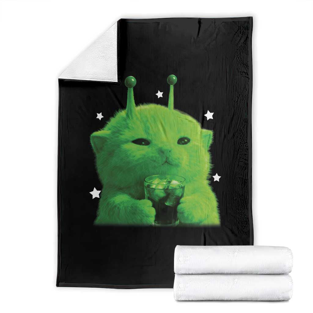 Funny Alien Cat Meme Throw Blanket Funny Kitten 90s Retro Vintage Graphic Weird Cats Y2k - Wonder Print Shop