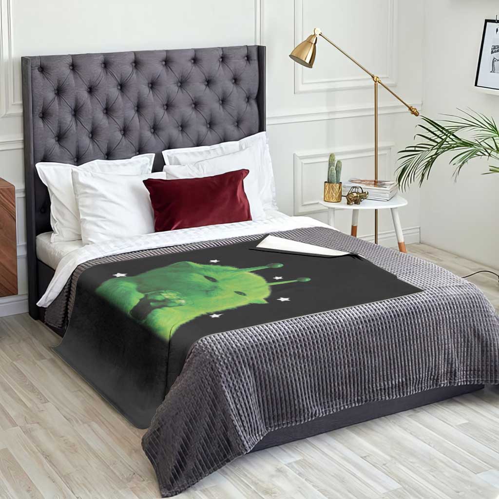 Funny Alien Cat Meme Throw Blanket Funny Kitten 90s Retro Vintage Graphic Weird Cats Y2k - Wonder Print Shop