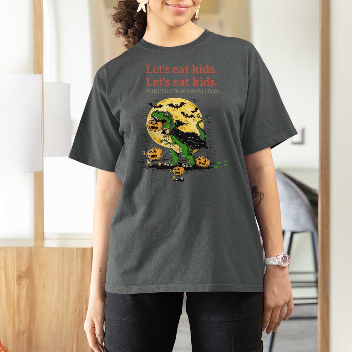 Grammar English Teacher T Shirt For Women Funny Halloween Dinosaurs Pumpkin Punctuation Saves Lives