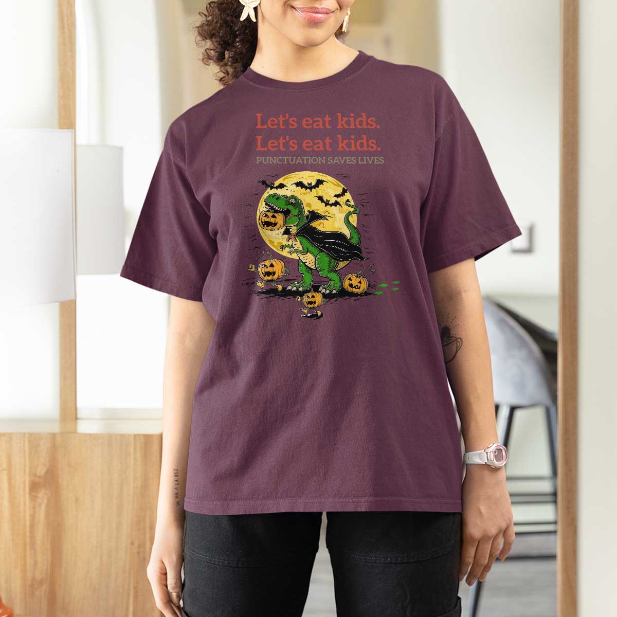 Grammar English Teacher T Shirt For Women Funny Halloween Dinosaurs Pumpkin Punctuation Saves Lives