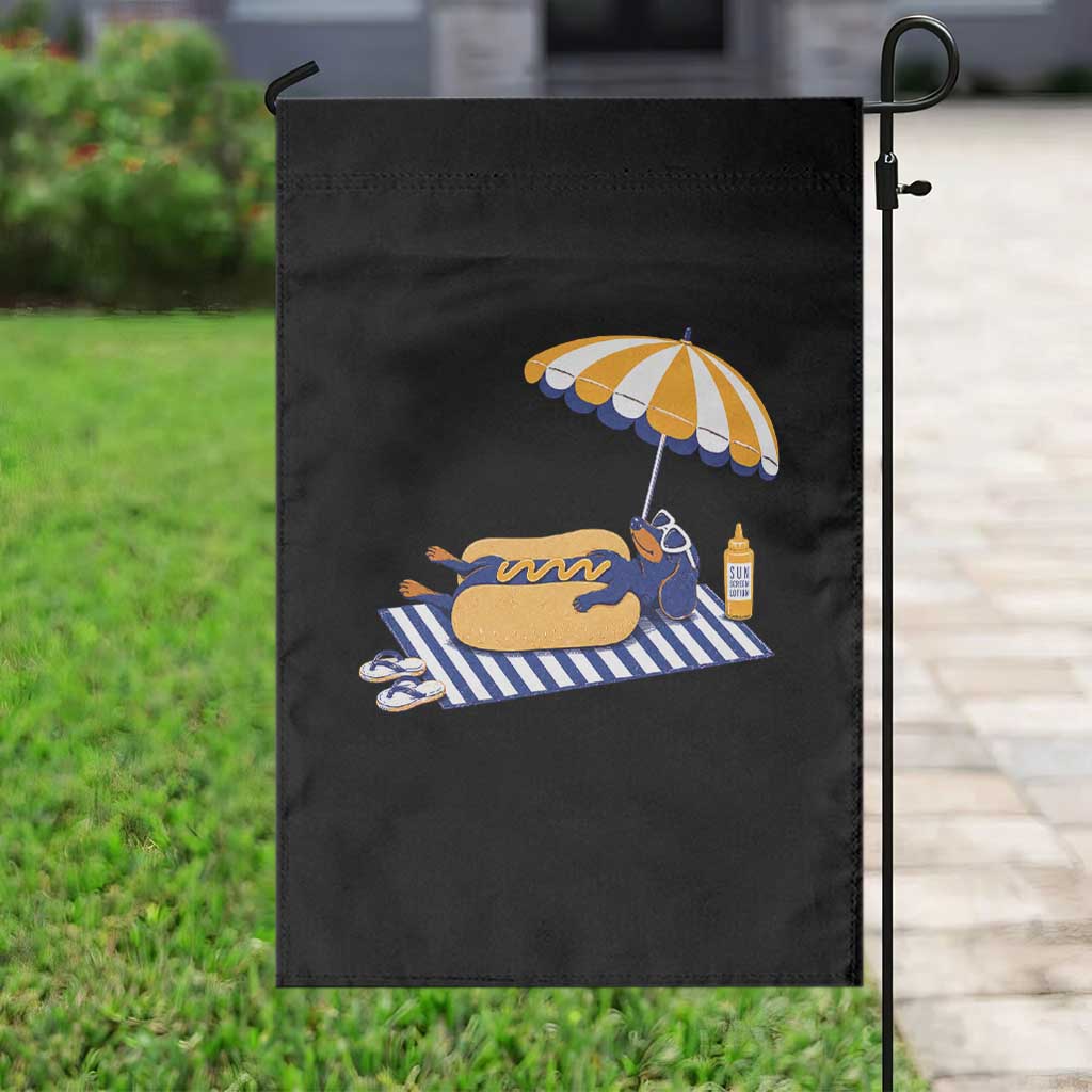 Funny Sausage Dog Garden Flag Retro Summer Hot Dog Graphic Dachshund Dog Lover Gift