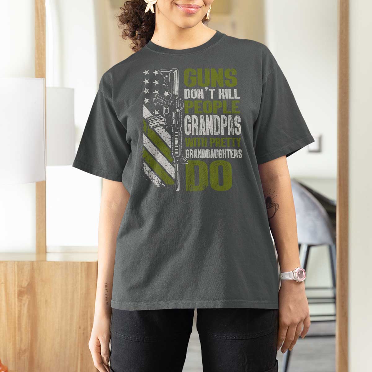 Funny Grandpa T Shirt For Women Guns Dont Kill People Grandpas With Pretty Granddaughters Do US Flag