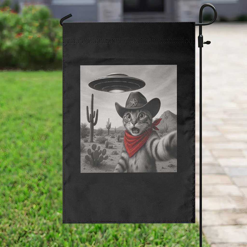Vintage UFO Cowboy Cat Garden Flag Retro 90s Western Rodeo Kitten Cat Selfie With Alien UFO - Wonder Print Shop