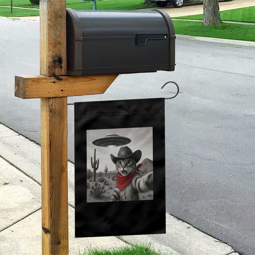 Vintage UFO Cowboy Cat Garden Flag Retro 90s Western Rodeo Kitten Cat Selfie With Alien UFO - Wonder Print Shop