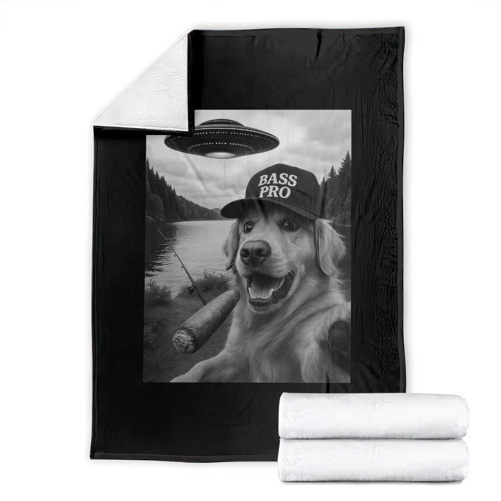Dog Selfie With Alien UFO Throw Blanket Funny Fishing Golden Retriever Smoking Dog Lover - Wonder Print Shop