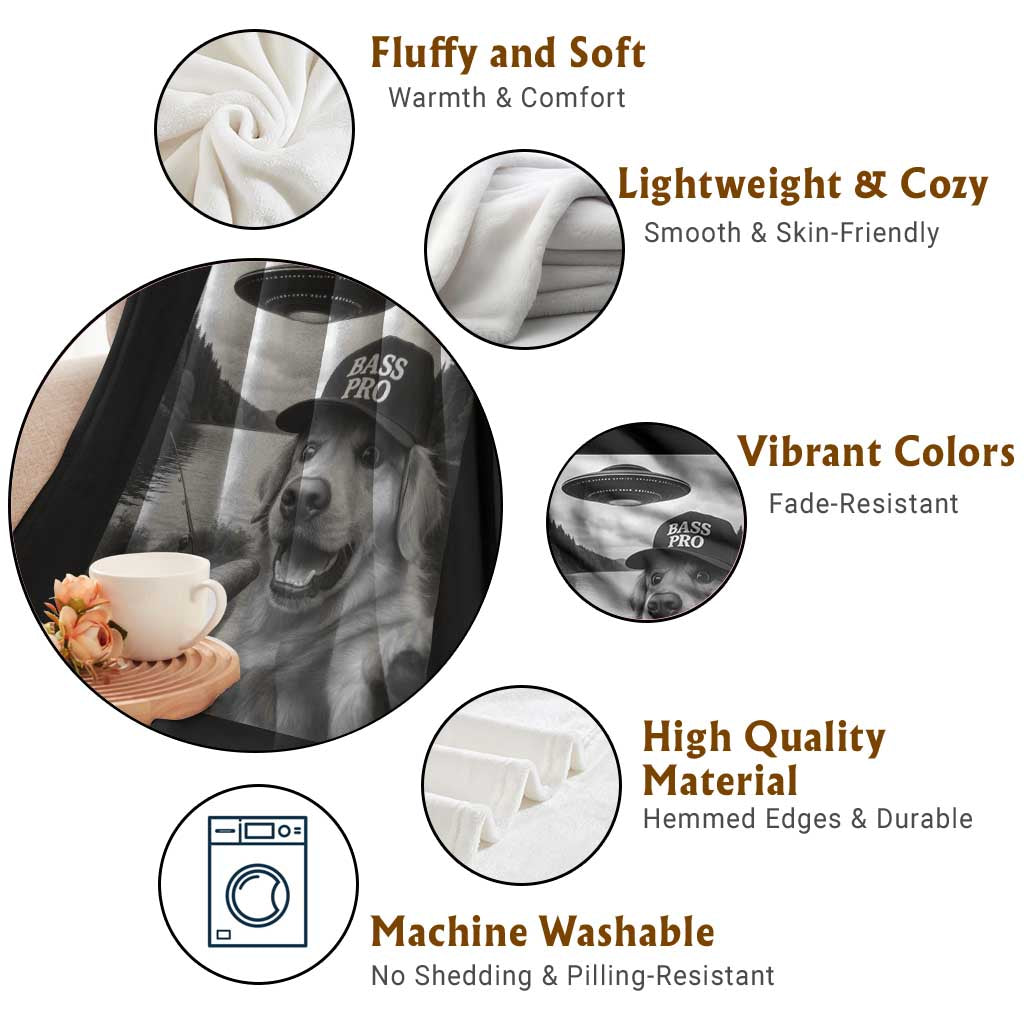 Dog Selfie With Alien UFO Throw Blanket Funny Fishing Golden Retriever Smoking Dog Lover - Wonder Print Shop