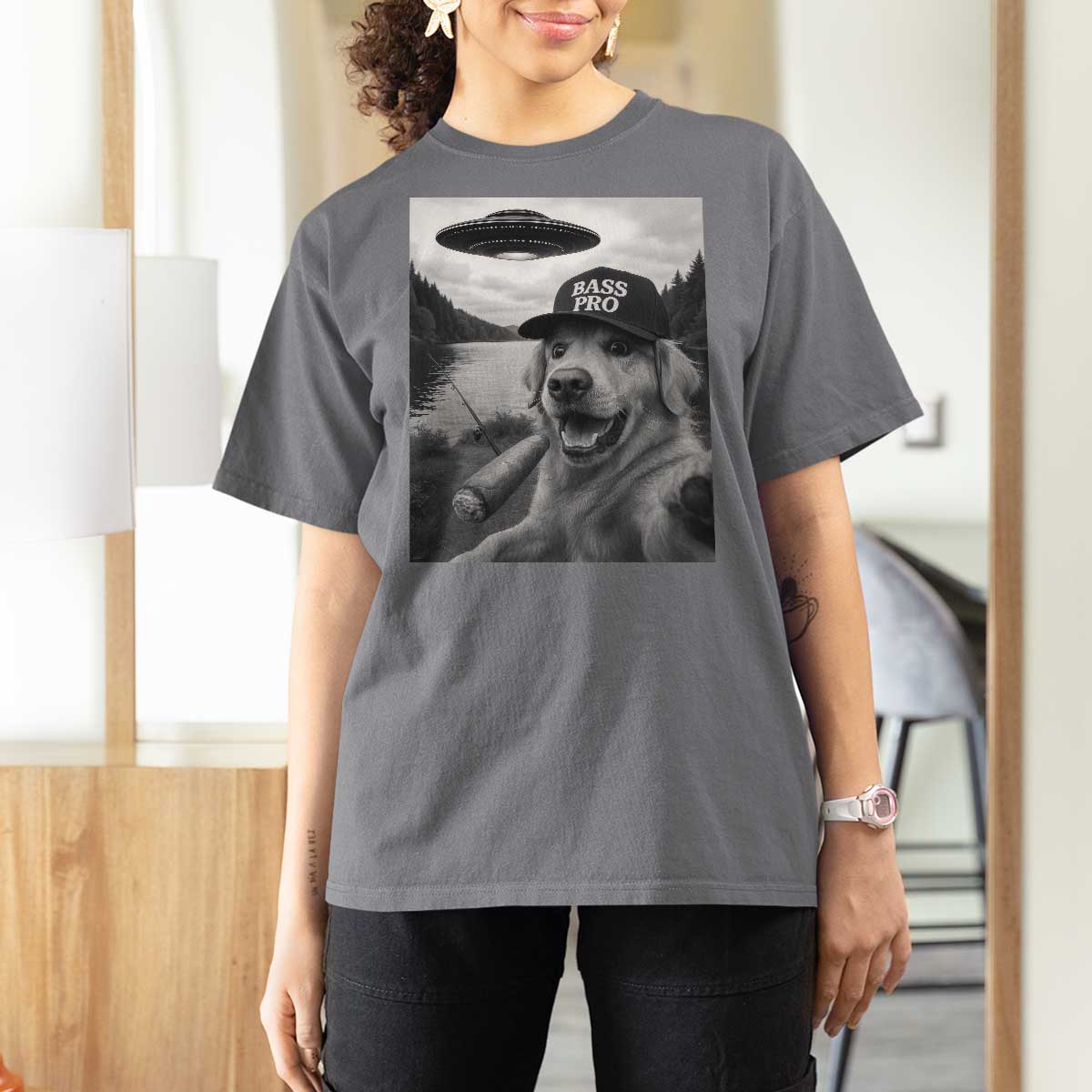 Dog Selfie With Alien UFO T Shirt For Women Funny Fishing Golden Retriever Smoking Dog Lover - Wonder Print Shop