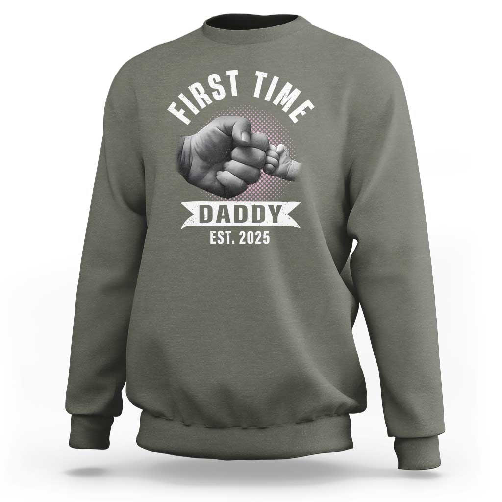 Girl Dad Est. 2025 Sweatshirt Fist Time Daddy To Be