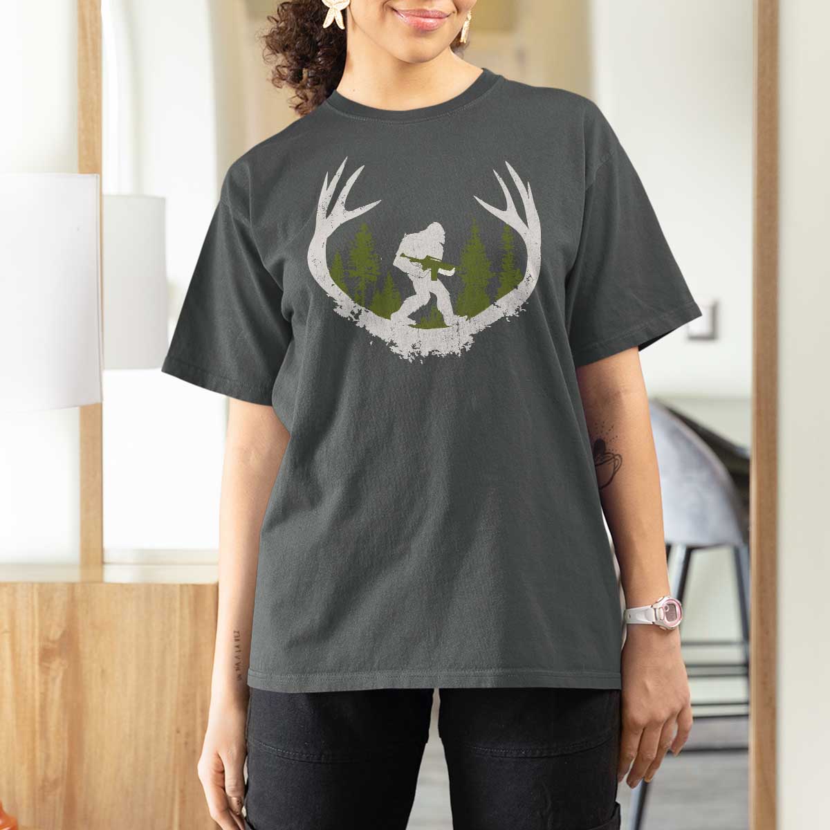 Bigfoot Gun Owner T Shirt For Women Retro Deer Hunting Sasquatch Hunter Dad