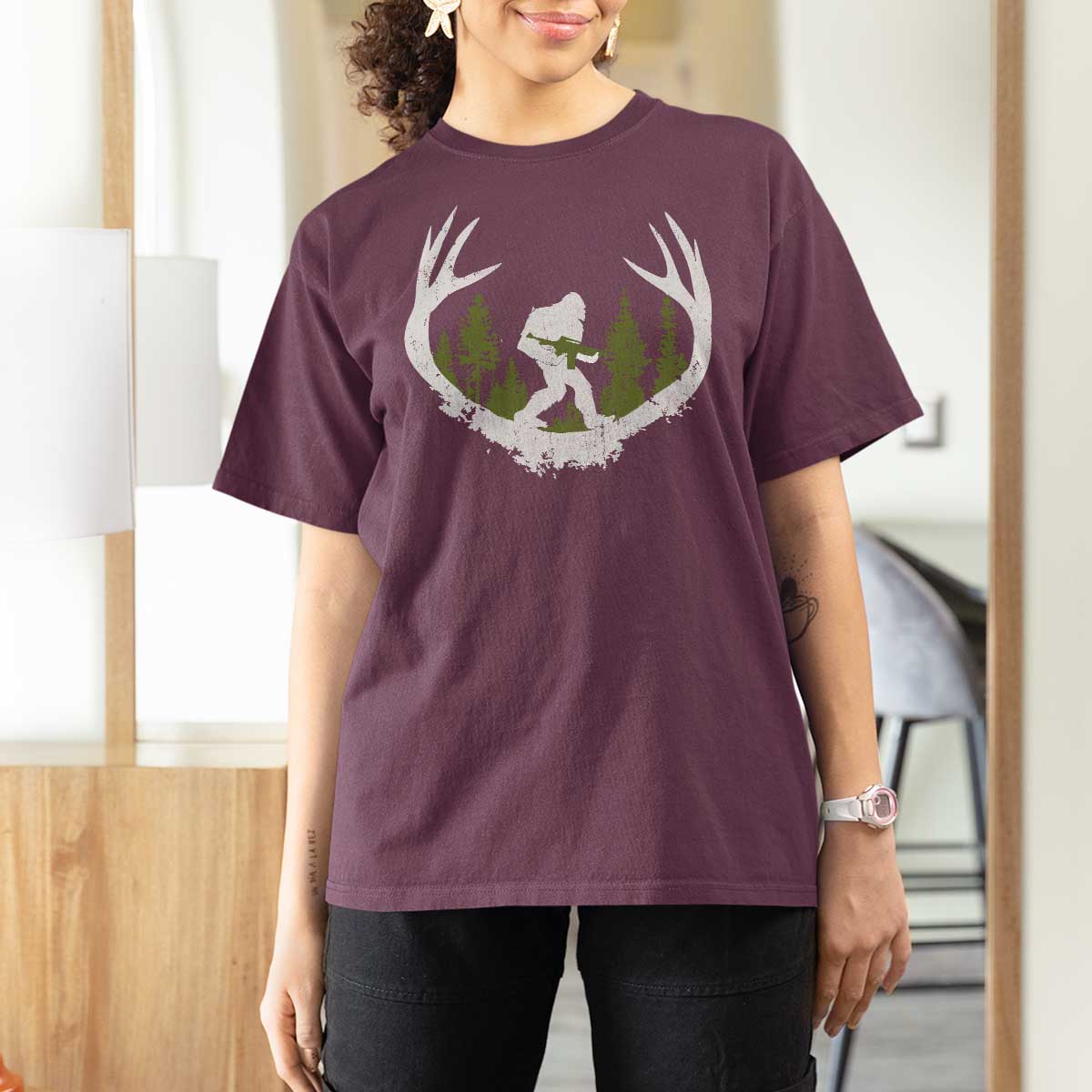 Bigfoot Gun Owner T Shirt For Women Retro Deer Hunting Sasquatch Hunter Dad