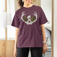Bigfoot Gun Owner T Shirt For Women Retro Deer Hunting Sasquatch Hunter Dad