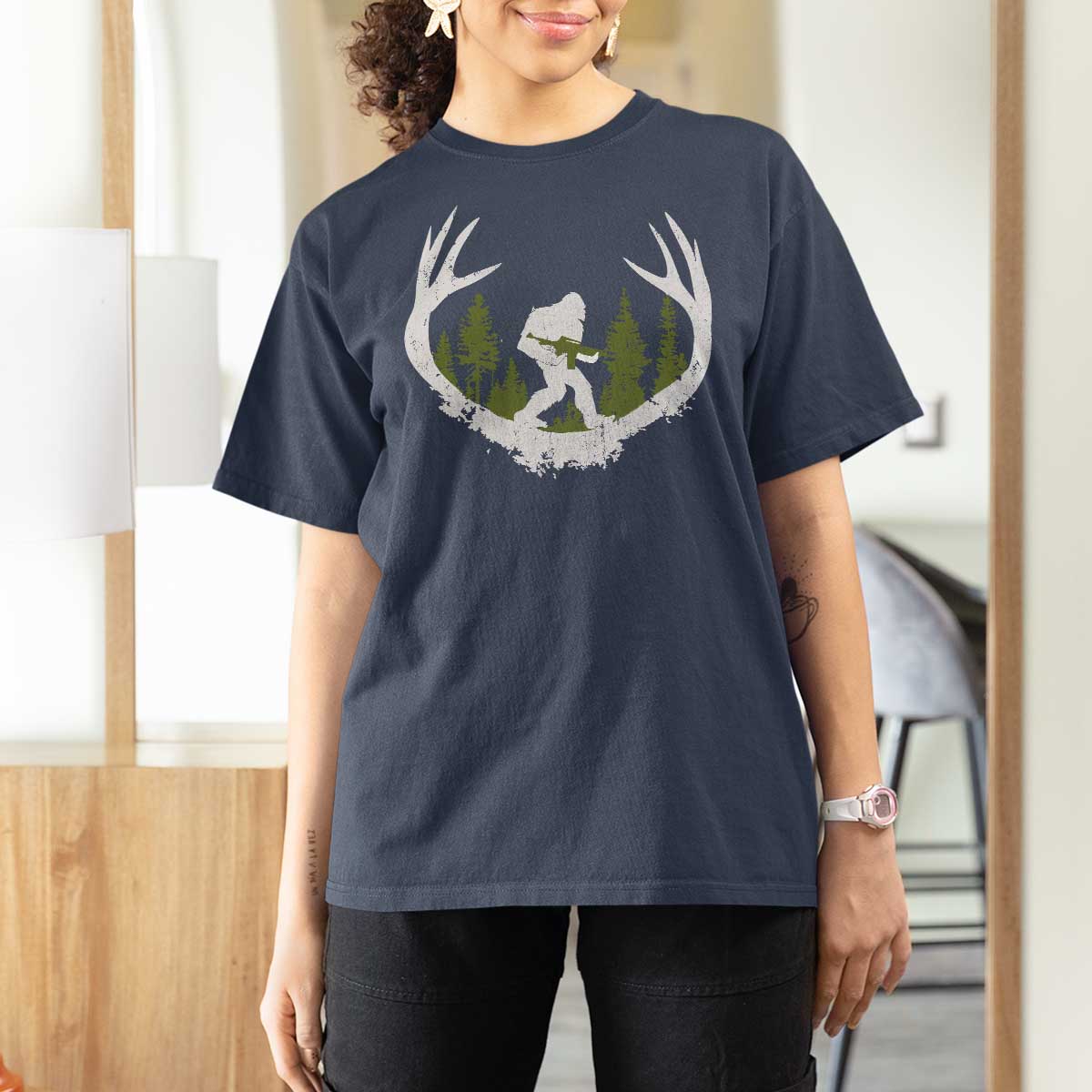 Bigfoot Gun Owner T Shirt For Women Retro Deer Hunting Sasquatch Hunter Dad
