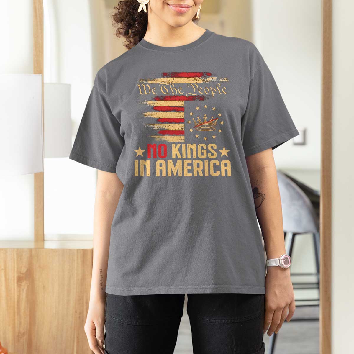 No Kings in America T Shirt For Women Vintage Old American Flag Patriotic 1776 We The People TS10