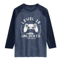 Level 16 Unlocked Video Gamer 16th Birthday Gift Raglan Shirt Vintage 2010 16 Year Old Gift