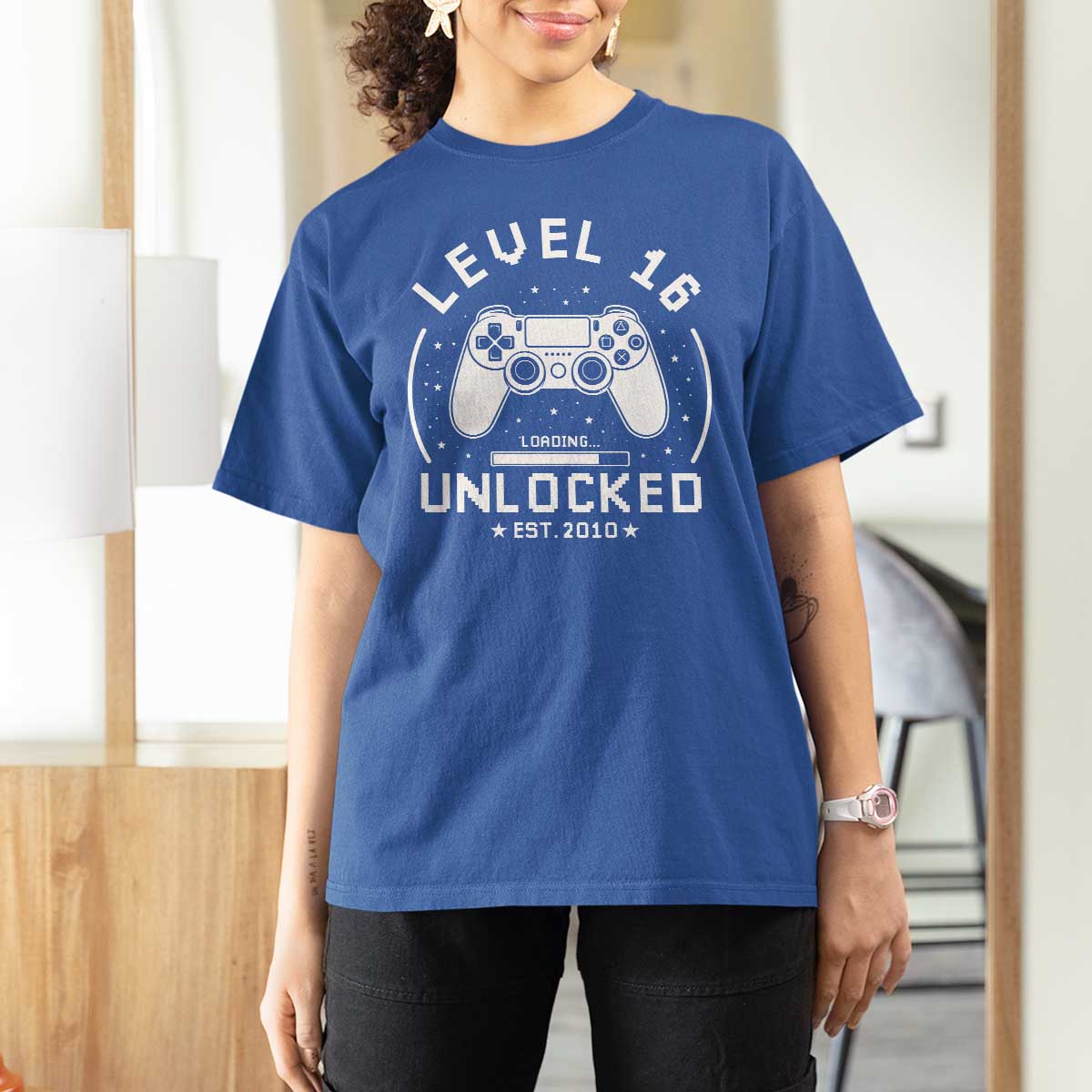 Level 16 Unlocked Video Gamer 16th Birthday Gift T Shirt For Women Vintage 2010 16 Year Old Gift