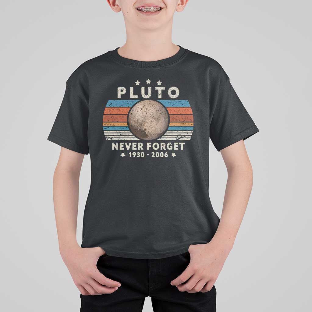 Never Forget Pluto T Shirt For Kid 1930-2006 Retro Style Funny Space Science - Wonder Print Shop