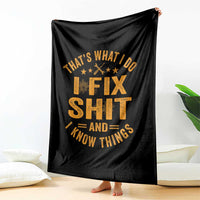 Funny Dad Grandpa Throw Blanket That's What I Do I Fix Shit And I Know Things