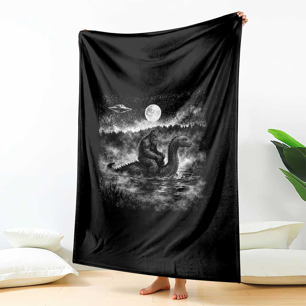 Bigfoot Loch Ness Monster Throw Blanket Funny Retro Sasquatch Nessie Funny Cryptid Vintage Graphic