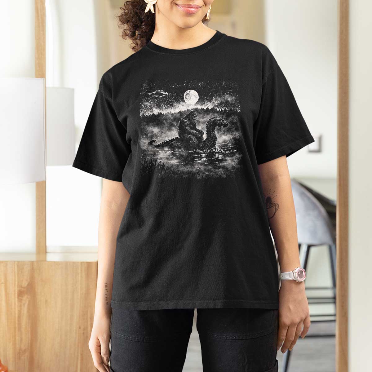 Bigfoot Loch Ness Monster T Shirt For Women Funny Retro Sasquatch Nessie Funny Cryptid Vintage Graphic