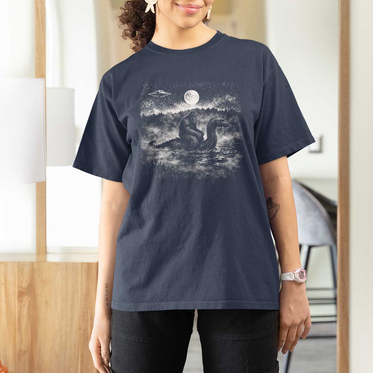 Bigfoot Loch Ness Monster T Shirt For Women Funny Retro Sasquatch Nessie Funny Cryptid Vintage Graphic