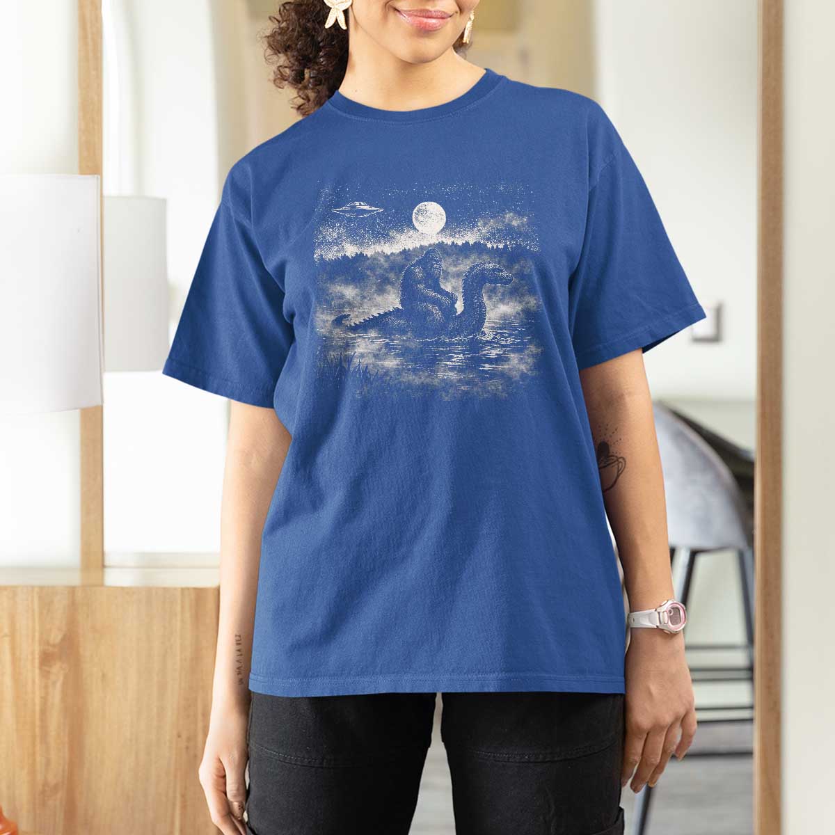 Bigfoot Loch Ness Monster T Shirt For Women Funny Retro Sasquatch Nessie Funny Cryptid Vintage Graphic