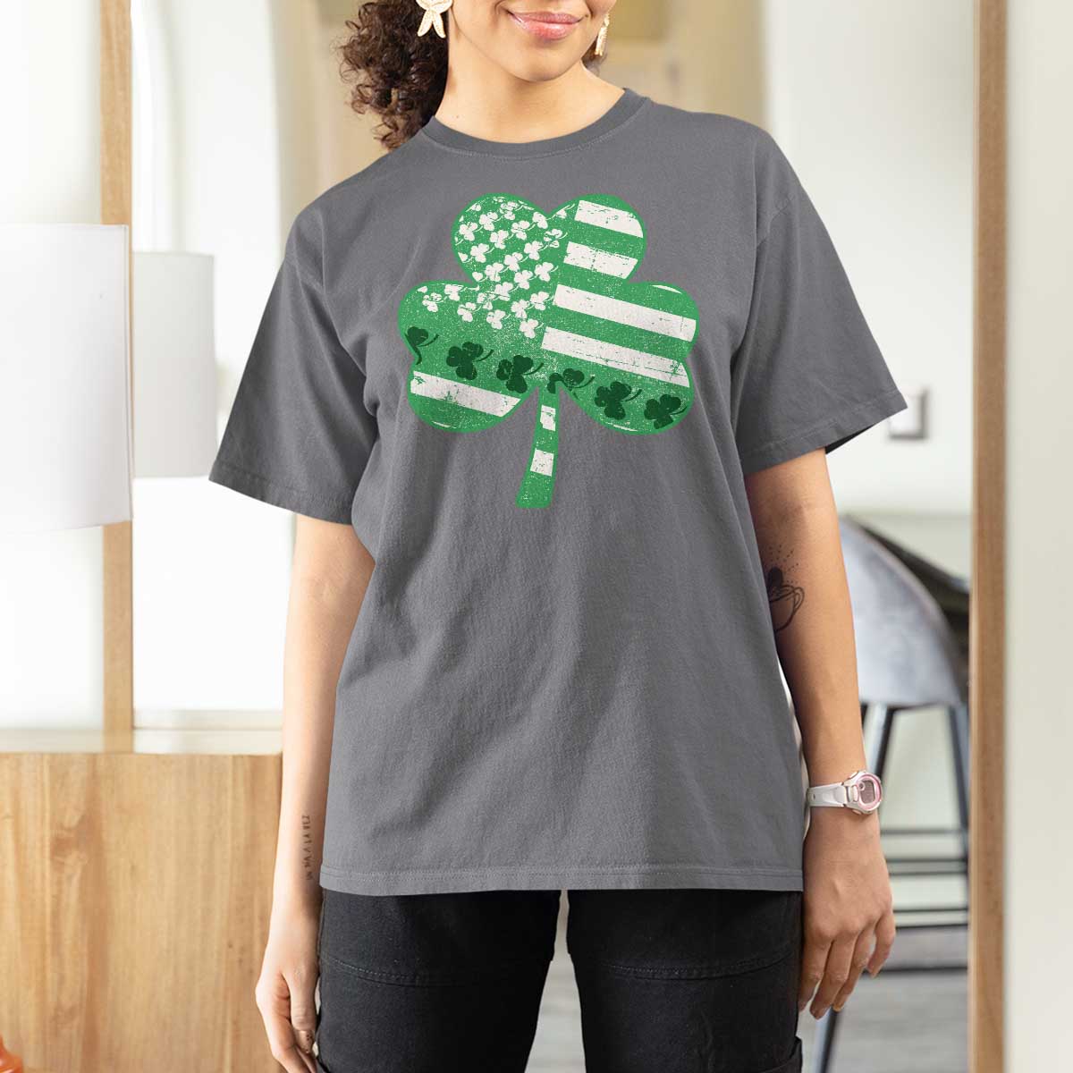 St Patricks Day American Flag Shamrocks T Shirt For Women Lucky Retro Vintage Irish USA