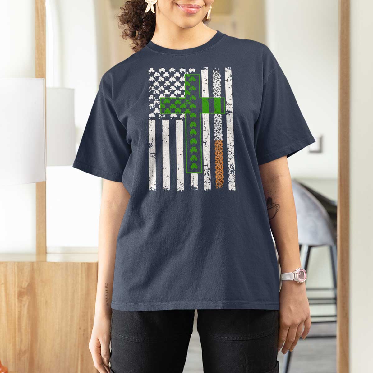 American Flag Shamrocks St Patricks Day T Shirt For Women Vintage Irish USA