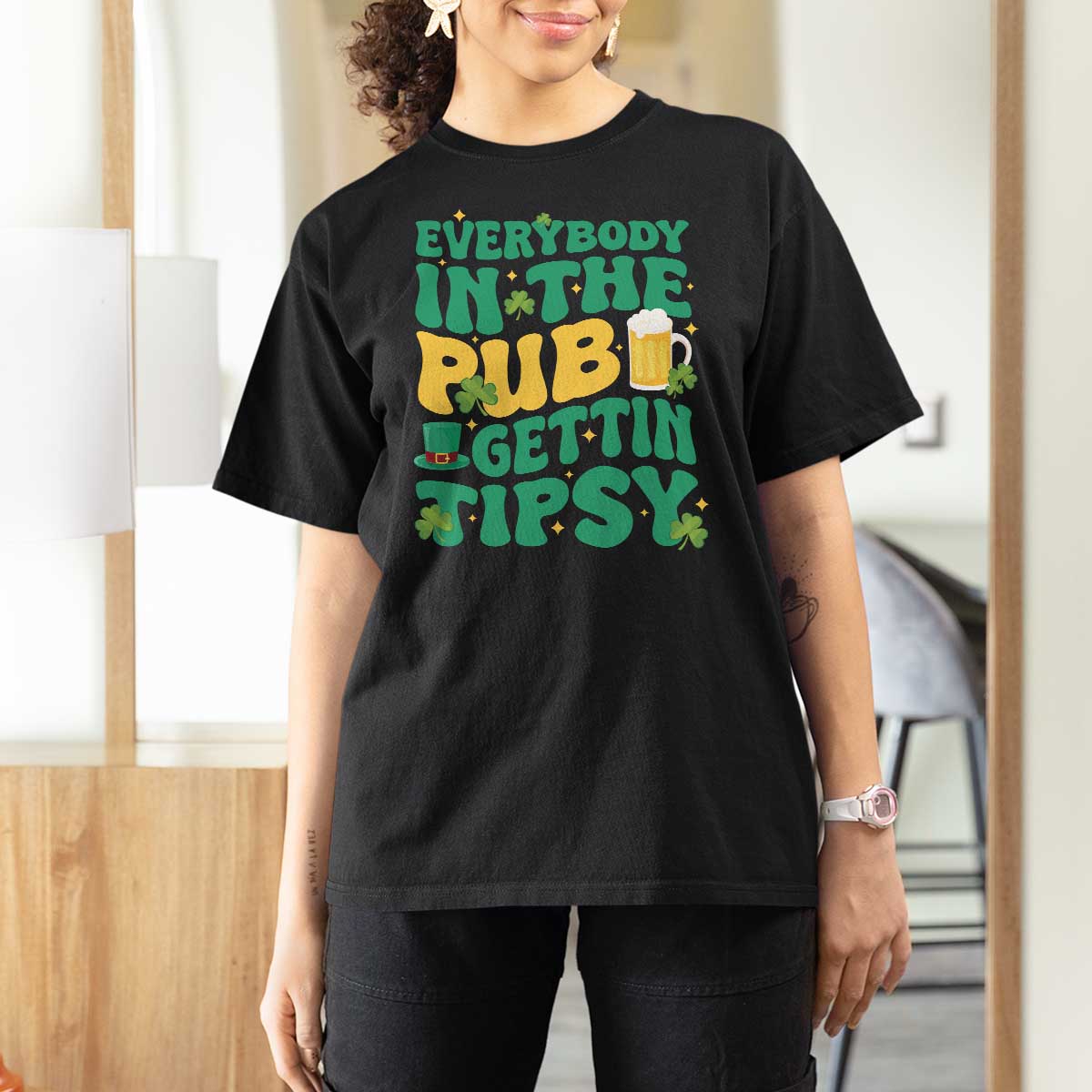St. Patrick's Day Pub T Shirt For Women Everybody In The Pub Getting Tipsy Irish Pub