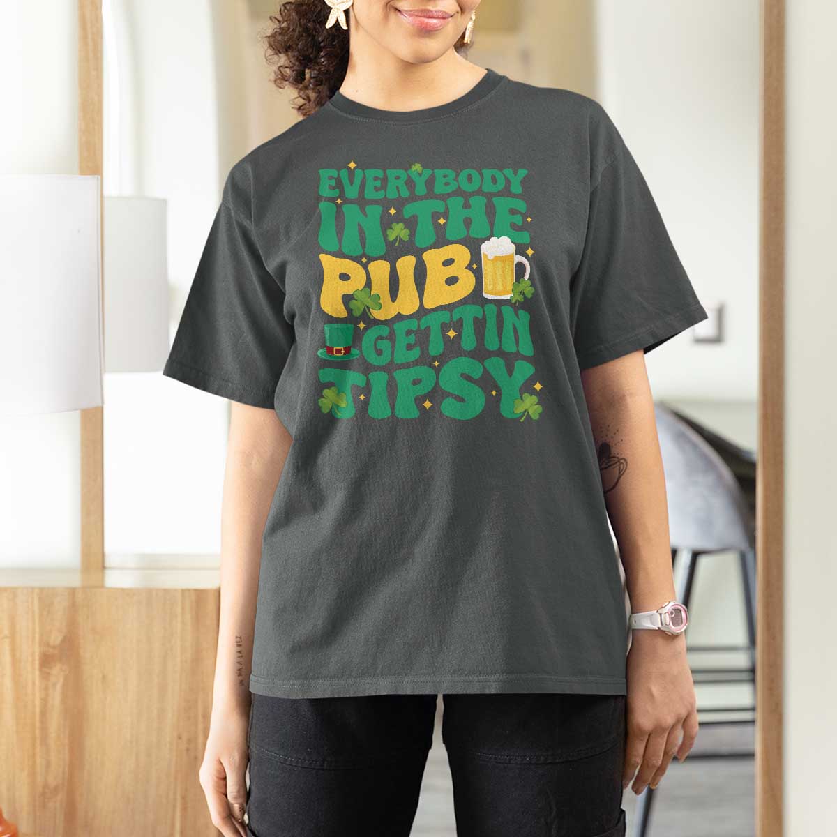 St. Patrick's Day Pub T Shirt For Women Everybody In The Pub Getting Tipsy Irish Pub