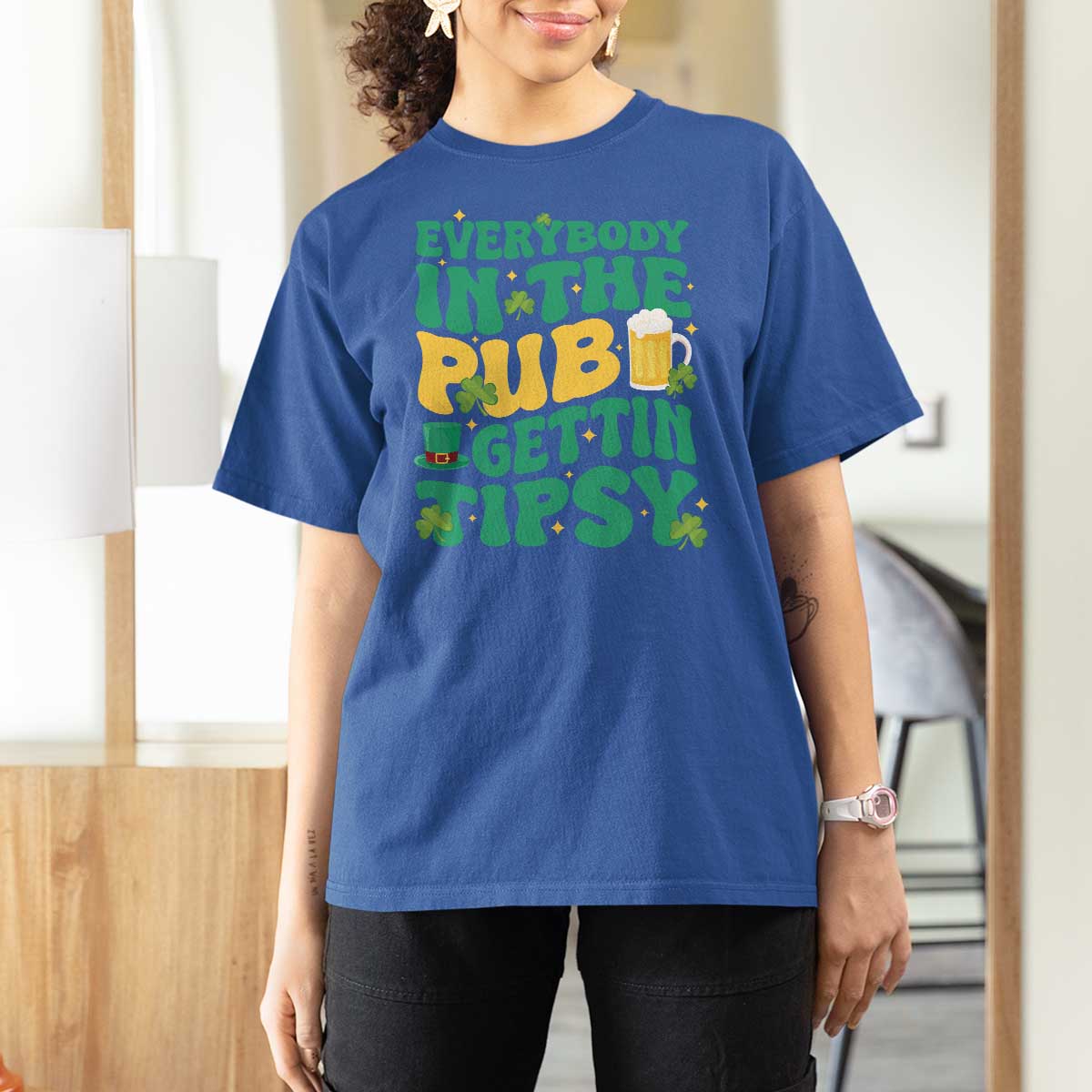 St. Patrick's Day Pub T Shirt For Women Everybody In The Pub Getting Tipsy Irish Pub