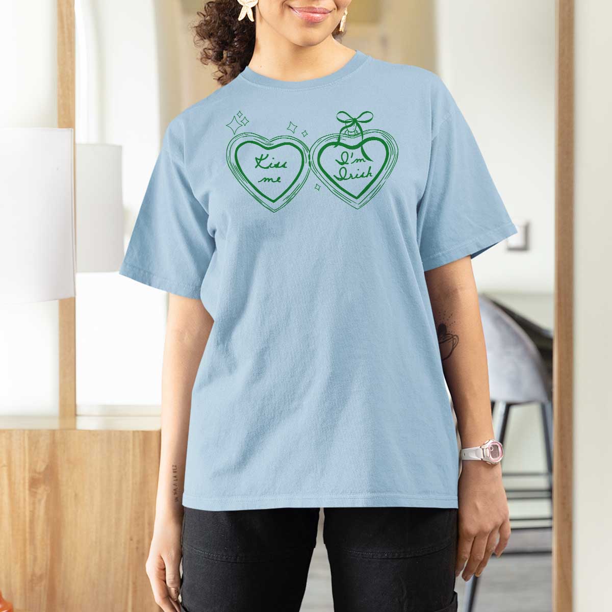 Kiss Me I'm Irish T Shirt For Women Green Heart Locket St. Patrick's Day Pride
