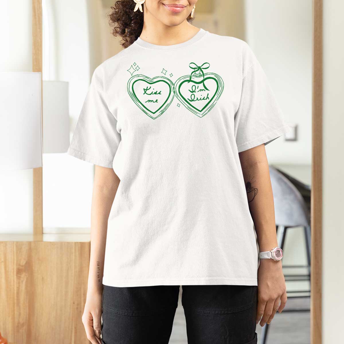 Kiss Me I'm Irish T Shirt For Women Green Heart Locket St. Patrick's Day Pride