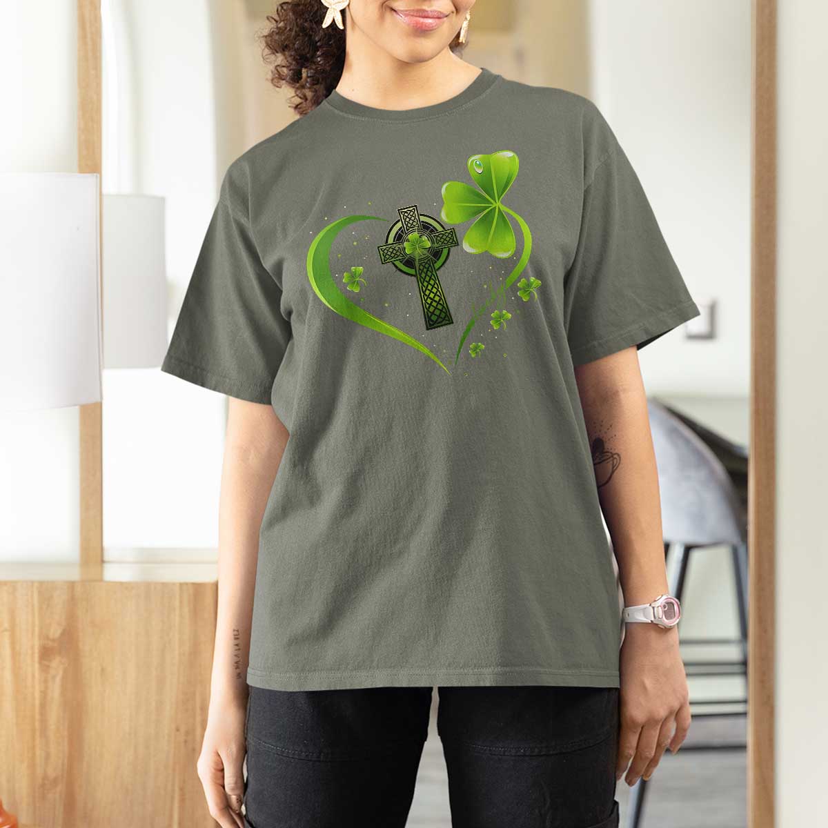 St Patricks Day T Shirt For Women Lucky Clover Irish Shamrock Celtic Cross