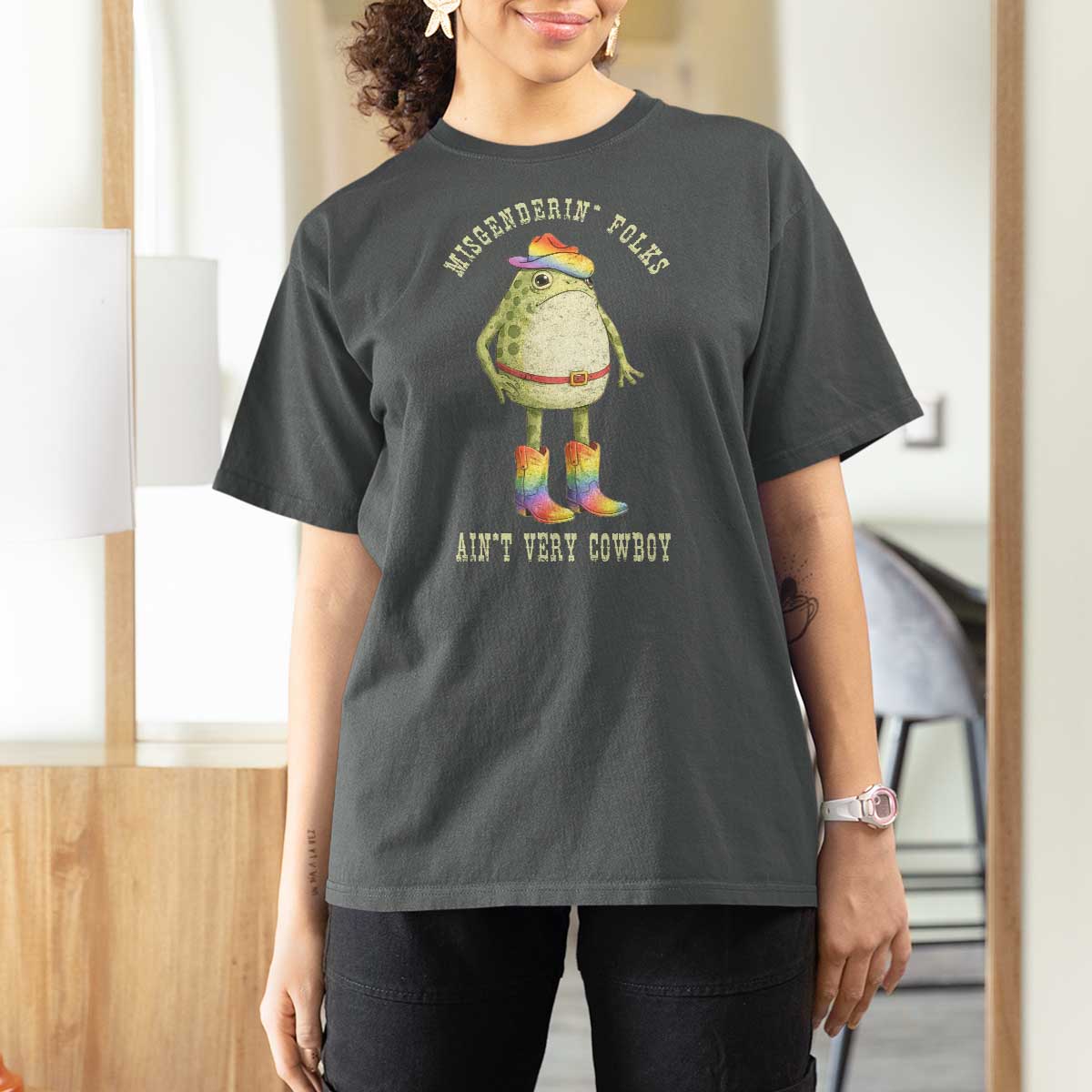 Funny Frog LGBTQ T Shirt For Women Misgenderin Folks Aint Very Cowboy Pride Rainbow