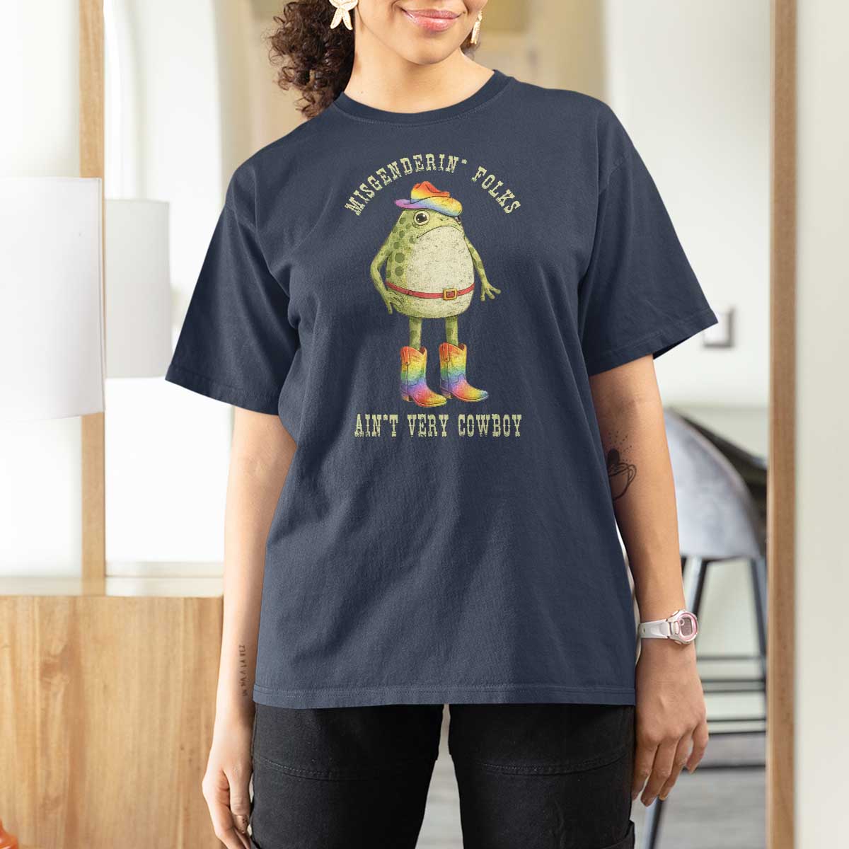 Funny Frog LGBTQ T Shirt For Women Misgenderin Folks Aint Very Cowboy Pride Rainbow