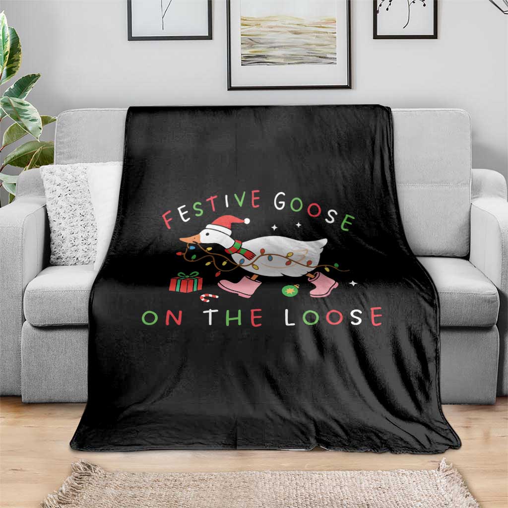 Funny Christmas Goose Throw Blanket Festive Goose On The Loose Xmas Duck Meme - Wonder Print Shop