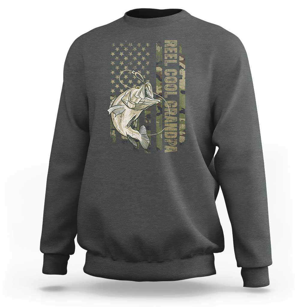 Funny Fishing Vintage Reel Cool Grandpa Sweatshirt Camo American Flag USA Bass Fish Fisherman