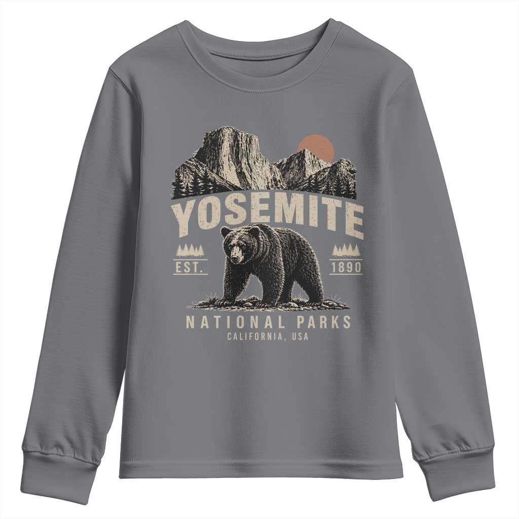 Vintage Yosemite National Park Youth Sweatshirt Retro Bear Nature Wildlife Forest